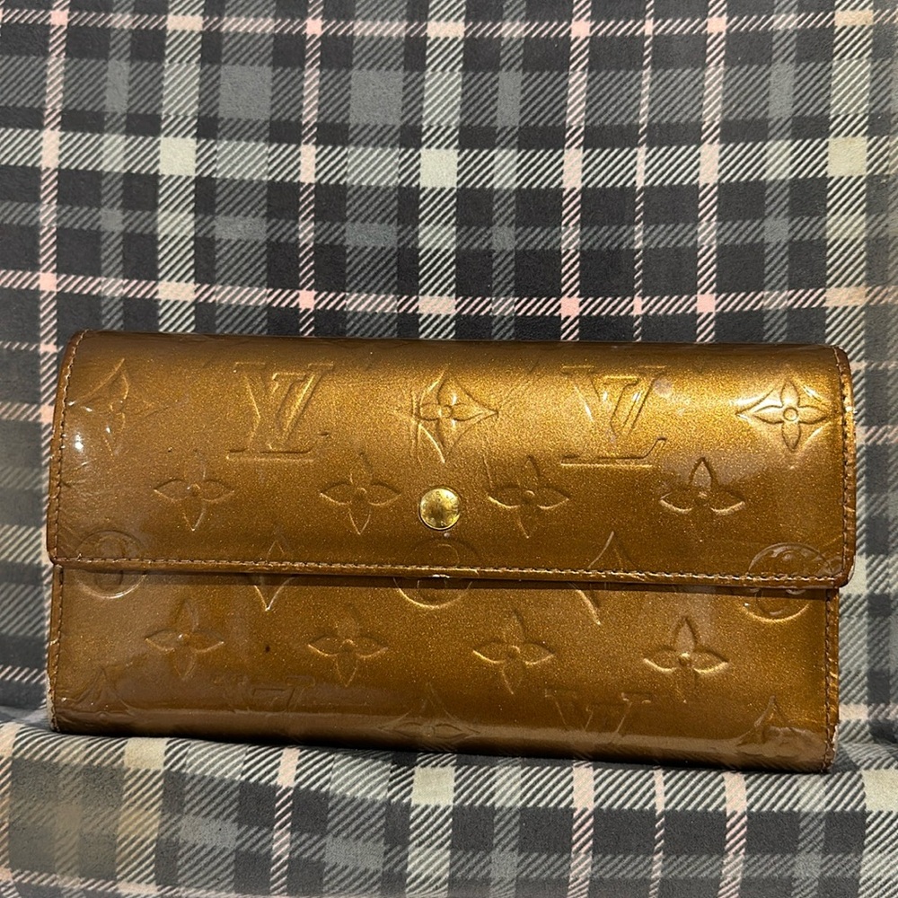 LOUIS VUITTON MONOGRAM VERNIS LONG WALLET TRIFOLD IN BRONZE